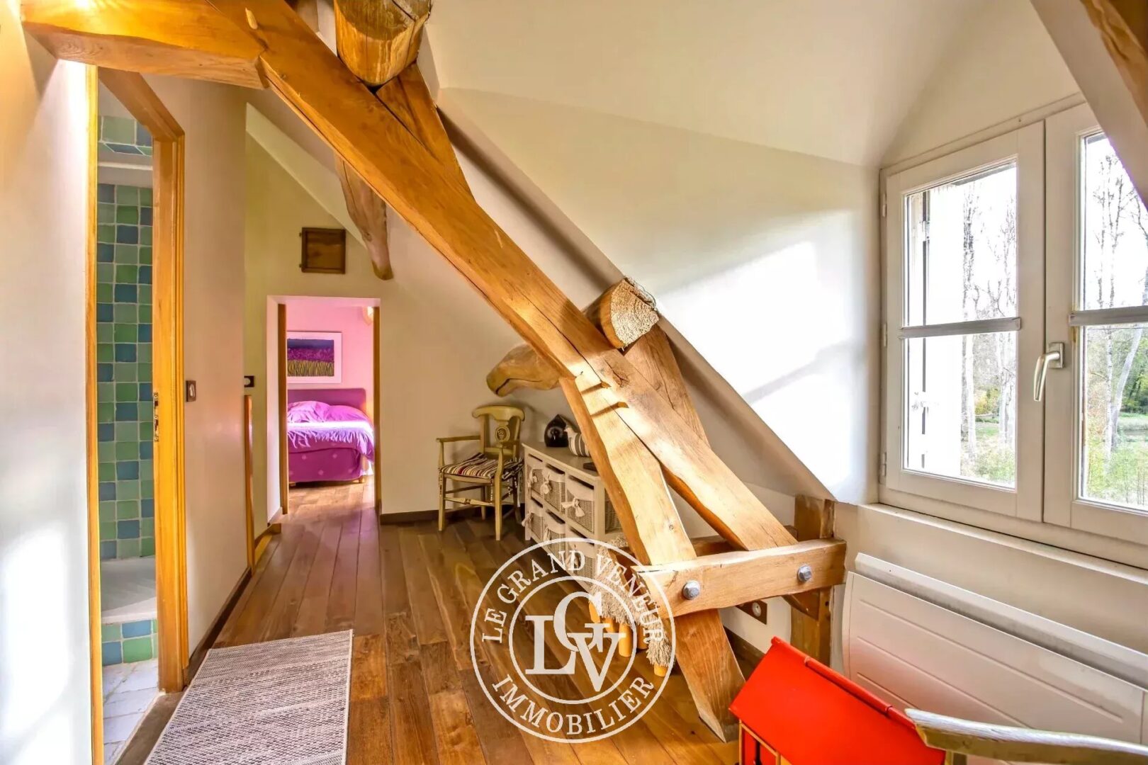 PROCHE FONTAINEBLEAU – DORMELLES – MAISON DE CHARME ET SA GRANGE SUR UN GRAND TERRAIN DE 3 600 M²
