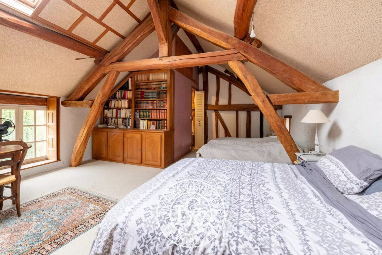 4MN DE BARBIZON – À PERTHES-EN-GÂTINAIS- AUTHENTIQUE LONGÈRE 386M² – GRANGE 100M² AU SOL – CAVE VOUTÉE – JARDIN CLOS 2000M²