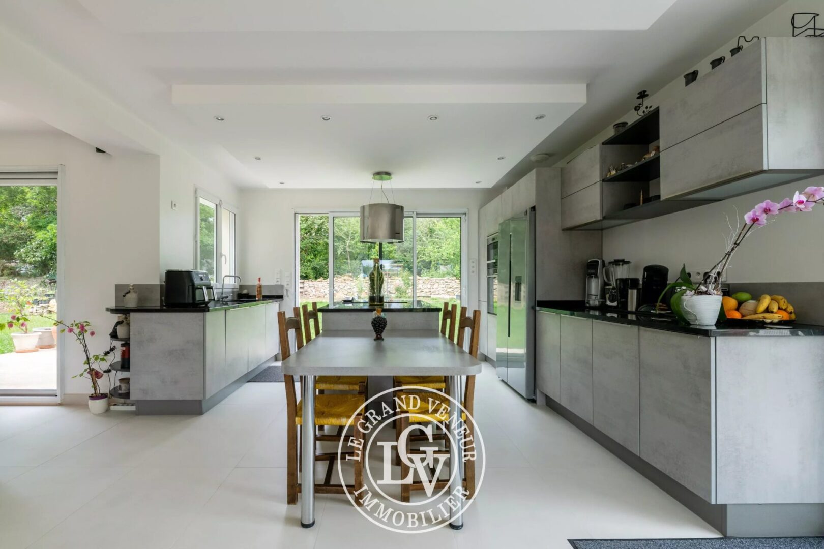 À 8MN DE MELUN – VILLA CONTEMPORAINE DE 205M² – 6 CHAMBRES – SOUS SOL TOTAL – JARDIN PAYSAGER DE 1045M²