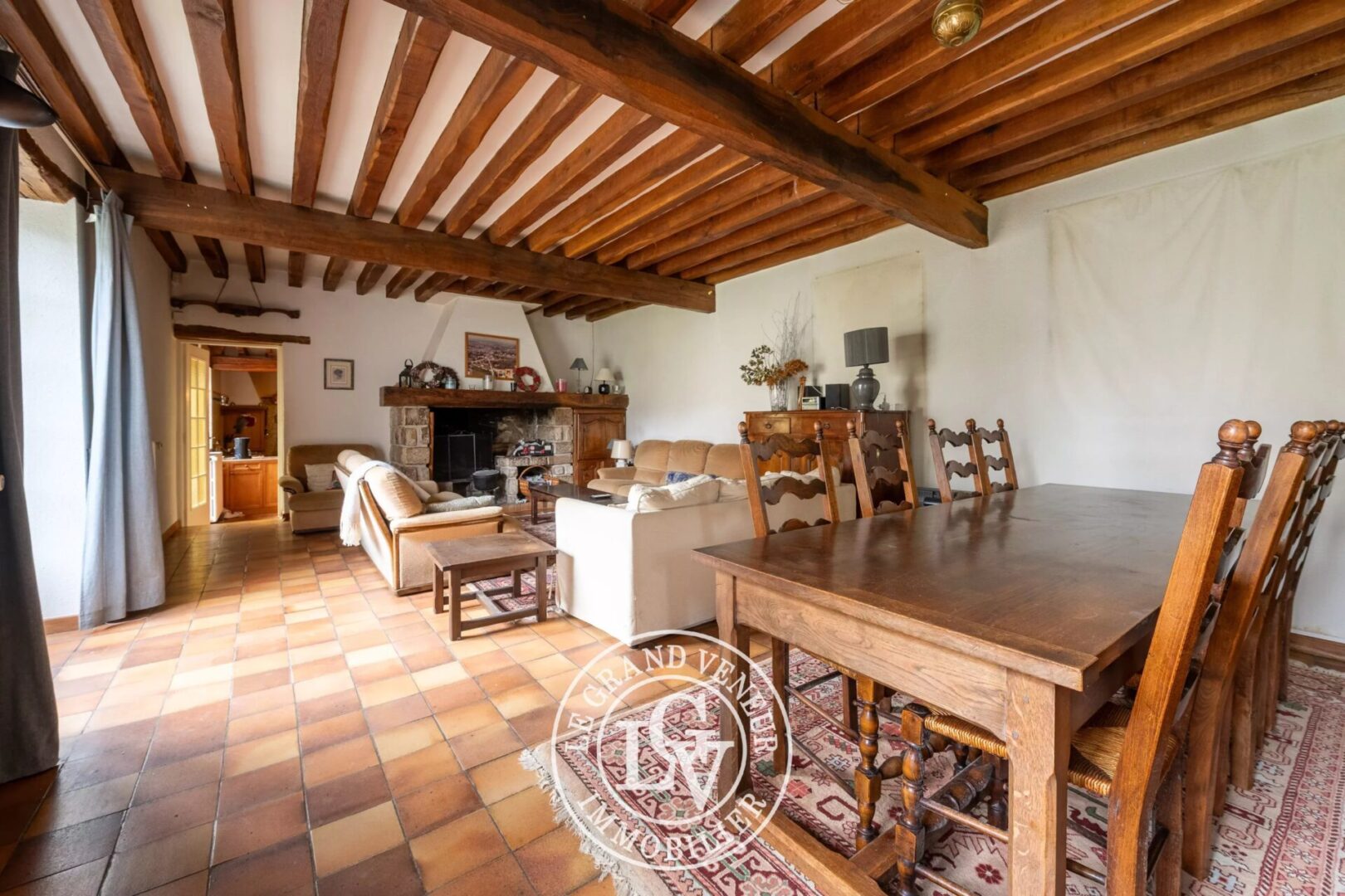 4MN DE BARBIZON – À PERTHES-EN-GÂTINAIS- AUTHENTIQUE LONGÈRE 386M² – GRANGE 100M² AU SOL – CAVE VOUTÉE – JARDIN CLOS 2000M²