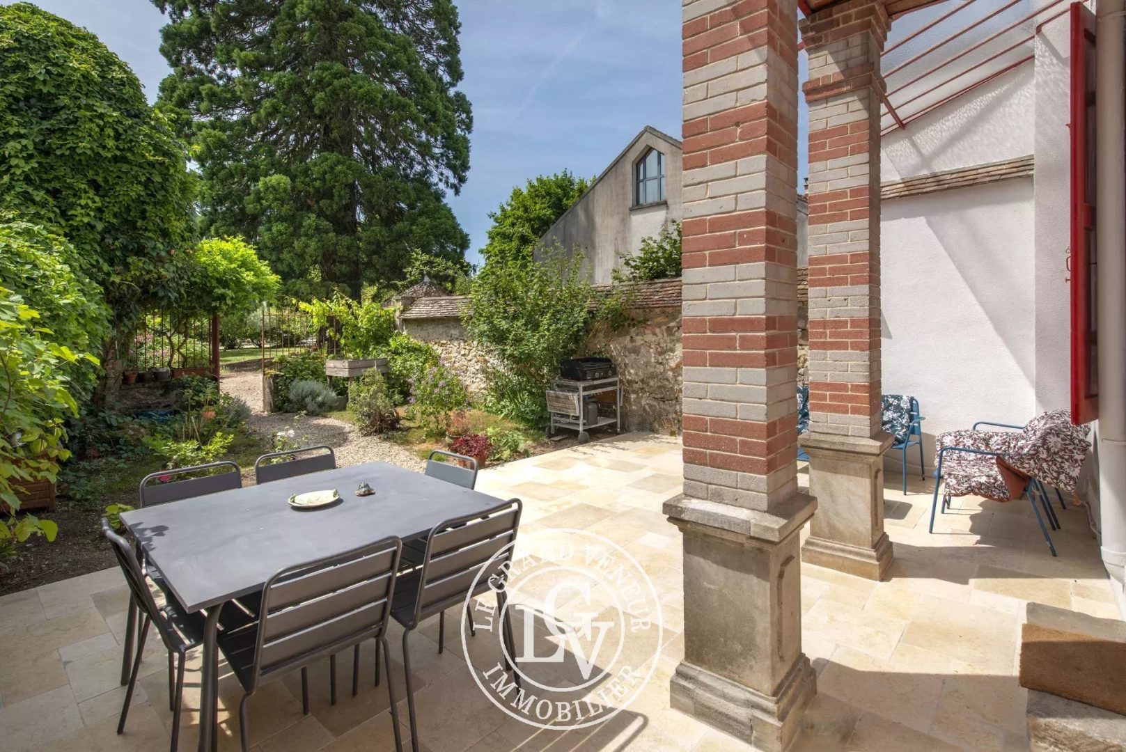 SAMOIS SUR SEINE – MAISON DE CARACTÈRE AU COEUR DU VILLAGE – 117 M²