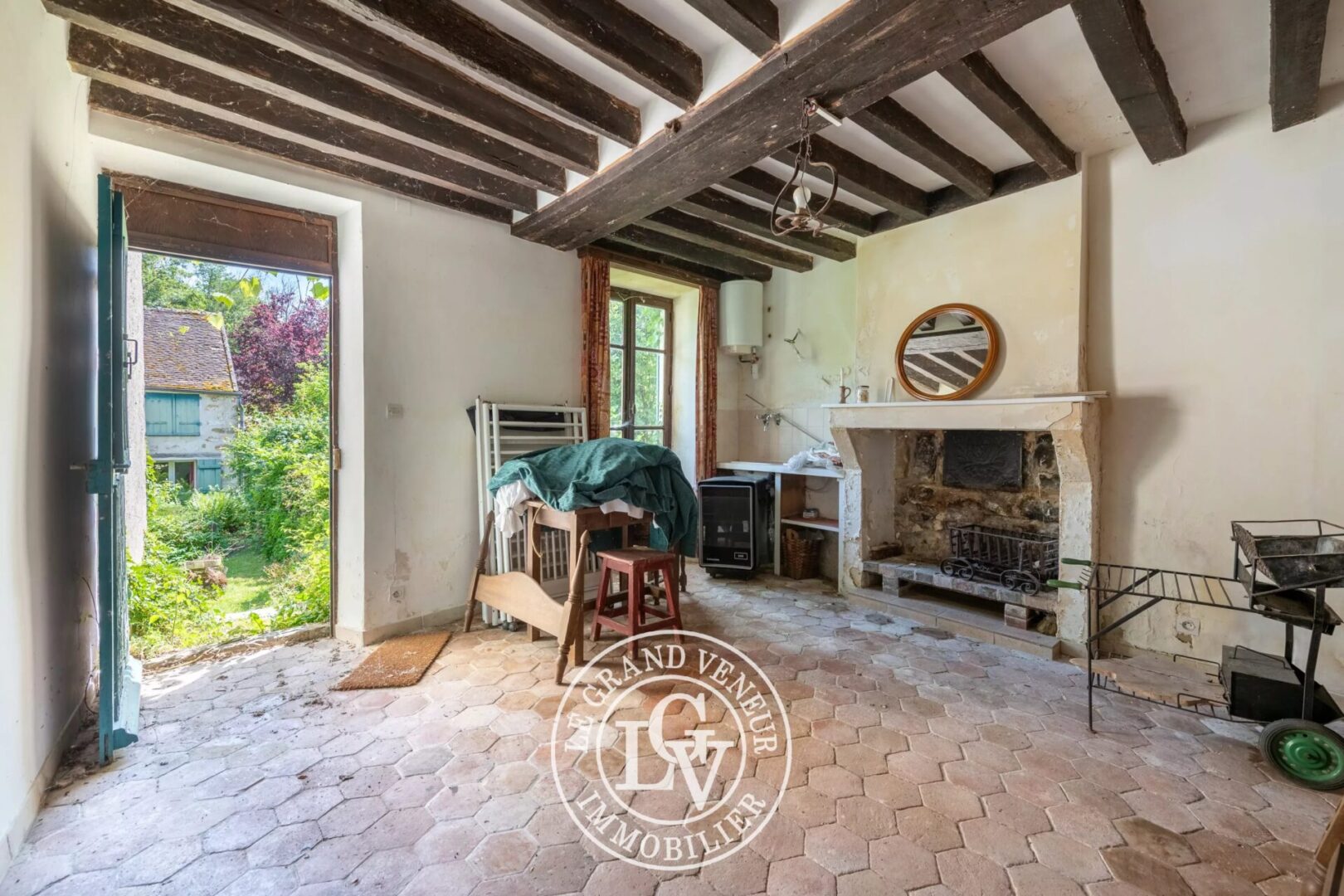 20MN DE FONTAINEBLEAU – À DORMELLES- DEUX FERMETTES 235M² HABITABLES – 8 CHAMBRES – JARDIN CLOS 1809M²