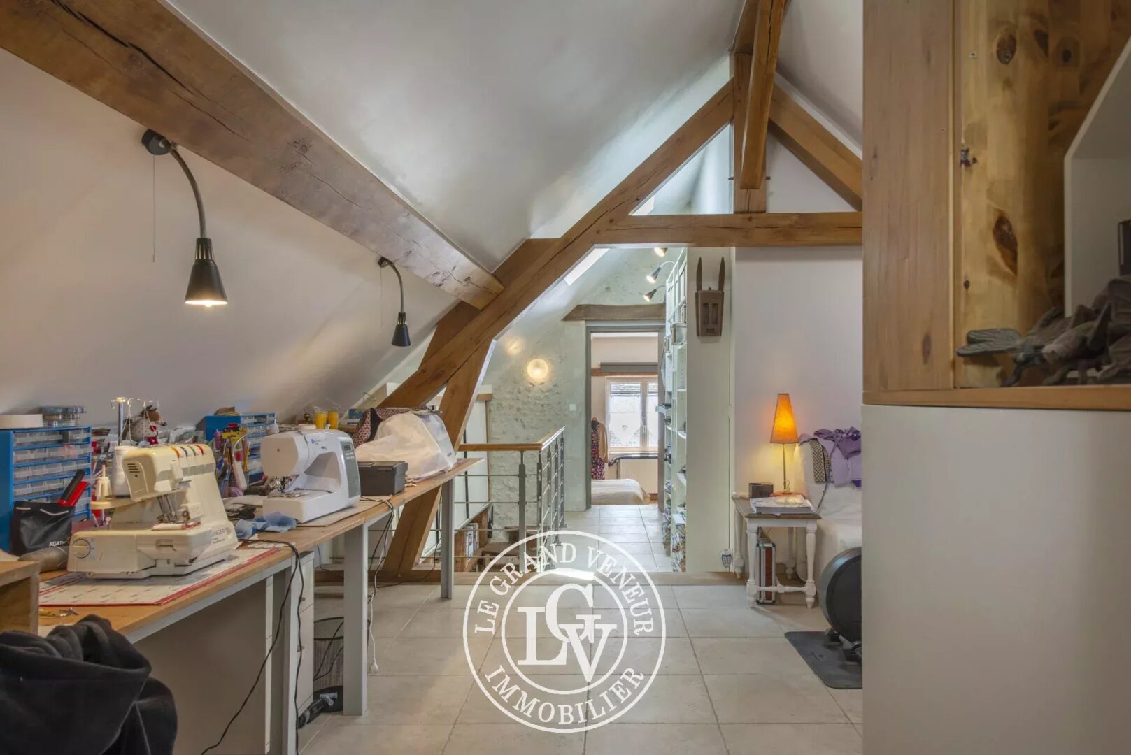 PROCHE FONTAINEBLEAU – À FROMONT – AUTHENTIQUE PROPRIÉTÉ DE 285M²- 7 CHAMBRES AVEC GÎTE INDÉPENDANT ET BUREAU/ATELIER,  ÉDIFIÉE SUR PARC CLOS ET PAYSAGER DE 1994M²