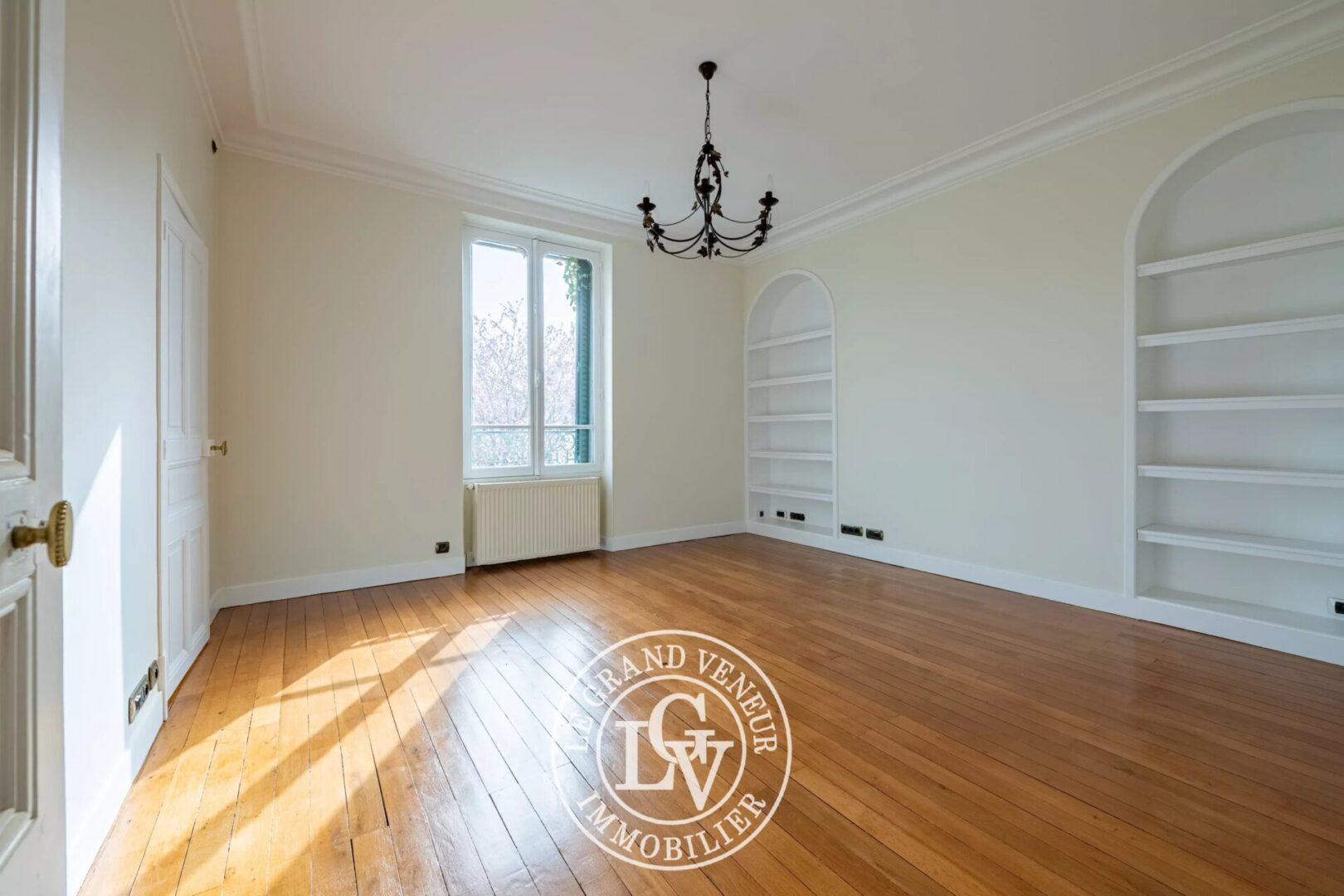 PROCHE FONTAINEBLEAU – VULAINES SUR SEINE – MAISON DE MAÎTRE DE 289 M² ET APPARTEMENT INDÉPENDANT DE 41 M² SUR UN BEAU JARDIN PAYSAGER DE 1989 M²