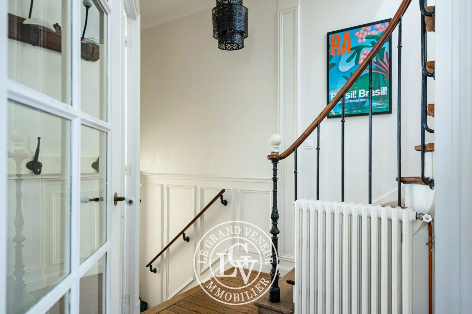 FONTAINEBLEAU – MAISON DE VILLE RÉNOVÉE DE 98M2 –  4 CHAMBRES, TERRASSE, À DEUX PAS DU CENTRE
