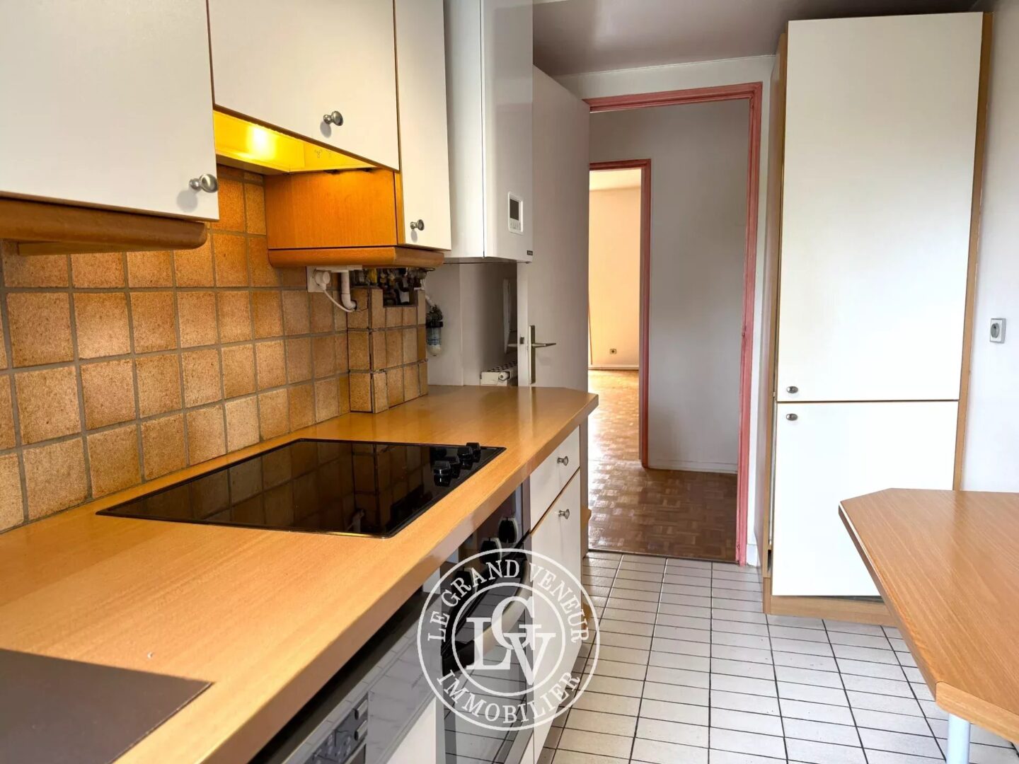 FONTAINEBLEAU – APPARTEMENT FAMILIAL AU DERNIER ÉTAGE