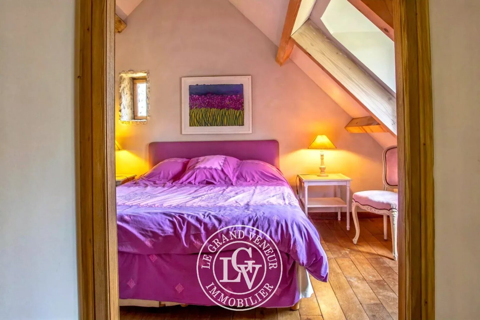 PROCHE FONTAINEBLEAU – DORMELLES – MAISON DE CHARME ET SA GRANGE SUR UN GRAND TERRAIN DE 3 600 M²