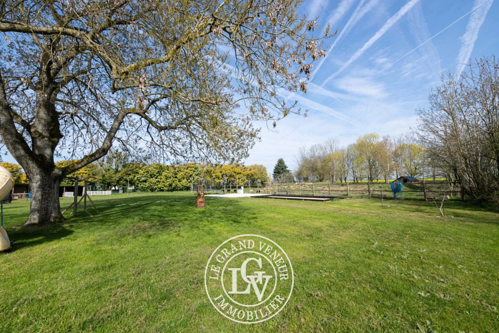 20 MIN DE NEMOURS – À BEAUMONT DU GATINAIS – PROPRIÉTÉ COMPRENANT DEUX LONGÈRES RÉNOVÉES – 8 CHAMBRES-  7 325 M² DE TERRAIN
