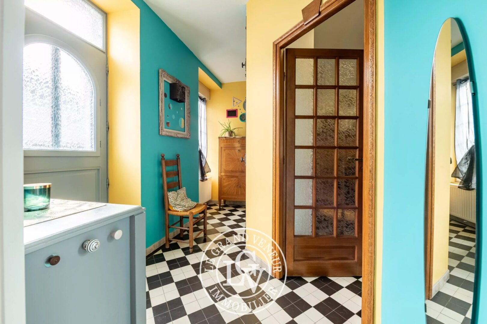 PROCHE MILLY LA FORÊT – ENSEMBLE IMMOBILIER MIXTE : MAISON D&rsquo;HABITATION – LOCAUX PROFESSIONNELS – BUREAUX – GARAGES – SOIT 1015M² DE SURFACES EXPLOITABLES