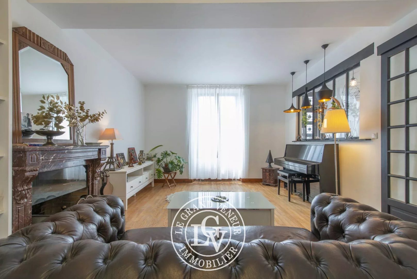 FONTAINEBLEAU – MAISON FAMILIALE DE 133 M² AVEC DÉPENDANCE AMÉNAGÉE DE 27 M² ET JARDIN