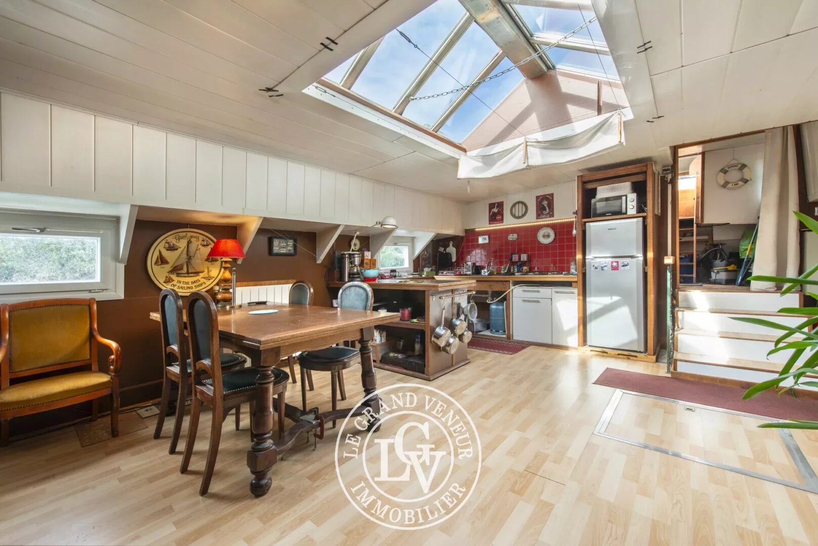MORET SUR LOING – PENICHE HABITABLE NAVIGANTE