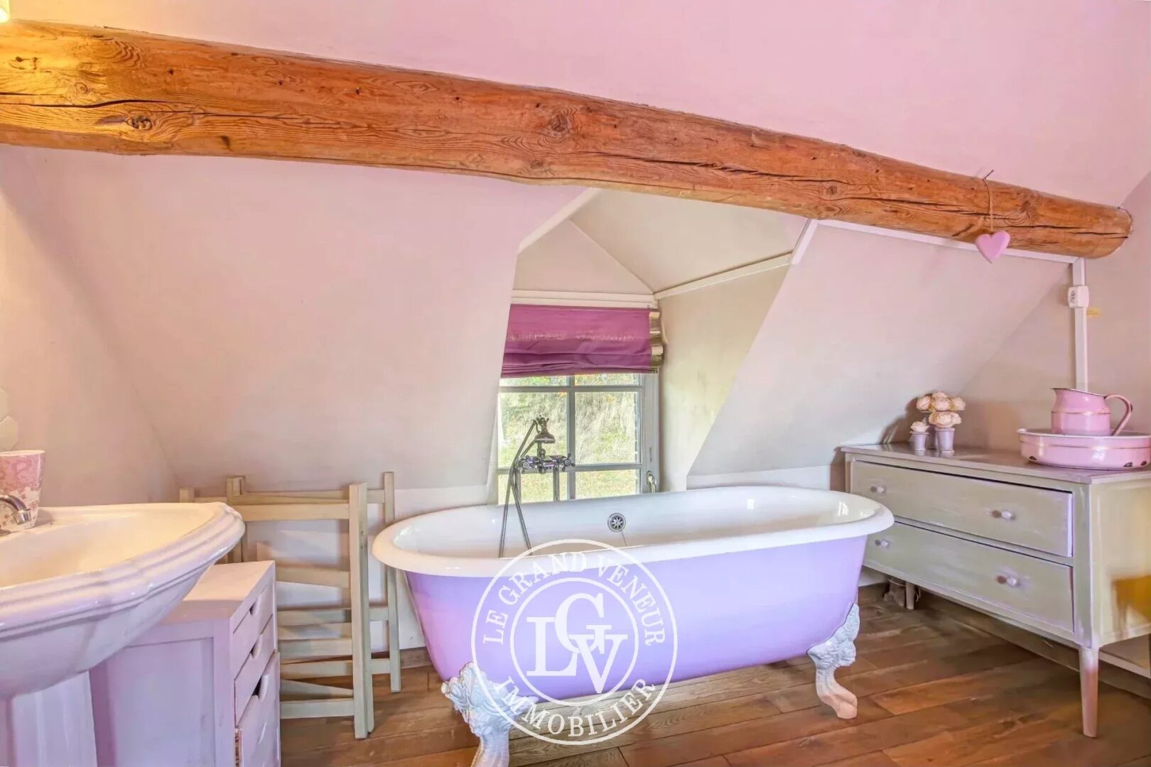 PROCHE FONTAINEBLEAU – DORMELLES – MAISON DE CHARME ET SA GRANGE SUR UN GRAND TERRAIN DE 3 600 M²