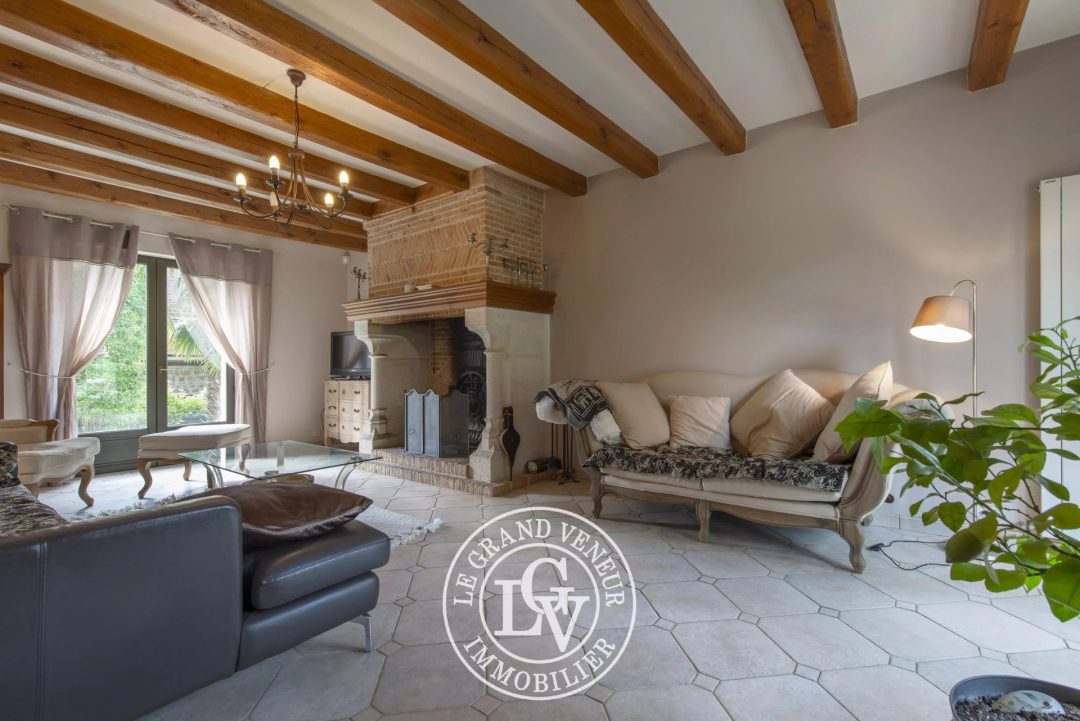 SOUS PROMESSE – CHARMANTE MAISON EN PIERRE ET SON JARDIN BUCCOLIQUE