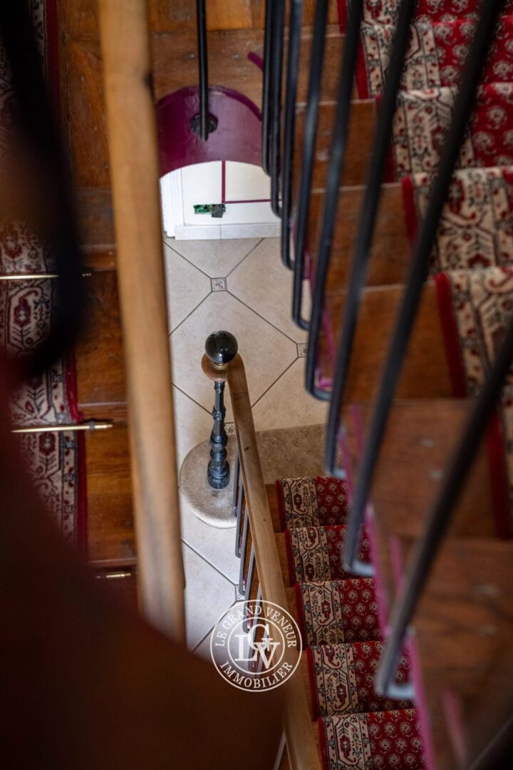 PROCHE FONTAINEBLEAU – VULAINES SUR SEINE – MAISON DE MAÎTRE DE 289 M² ET APPARTEMENT INDÉPENDANT DE 41 M² SUR UN BEAU JARDIN PAYSAGER DE 1989 M²
