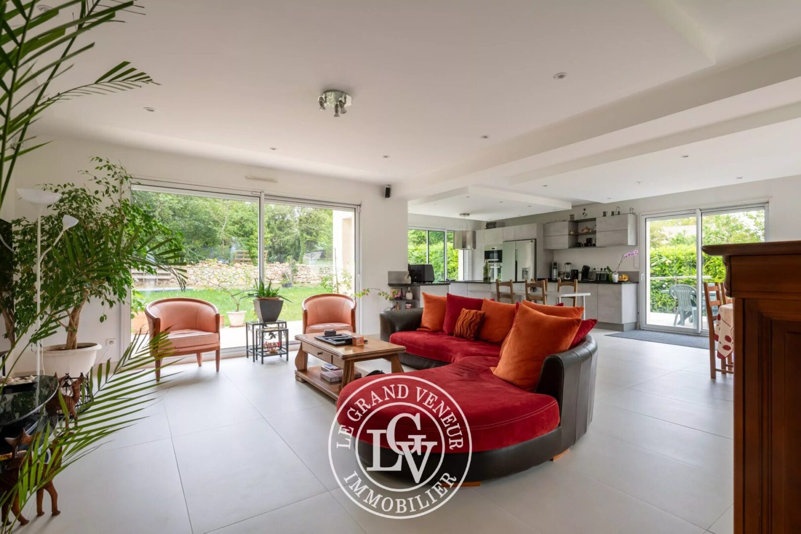À 8MN DE MELUN – VILLA CONTEMPORAINE DE 205M² – 6 CHAMBRES – SOUS SOL TOTAL – JARDIN PAYSAGER DE 1045M²