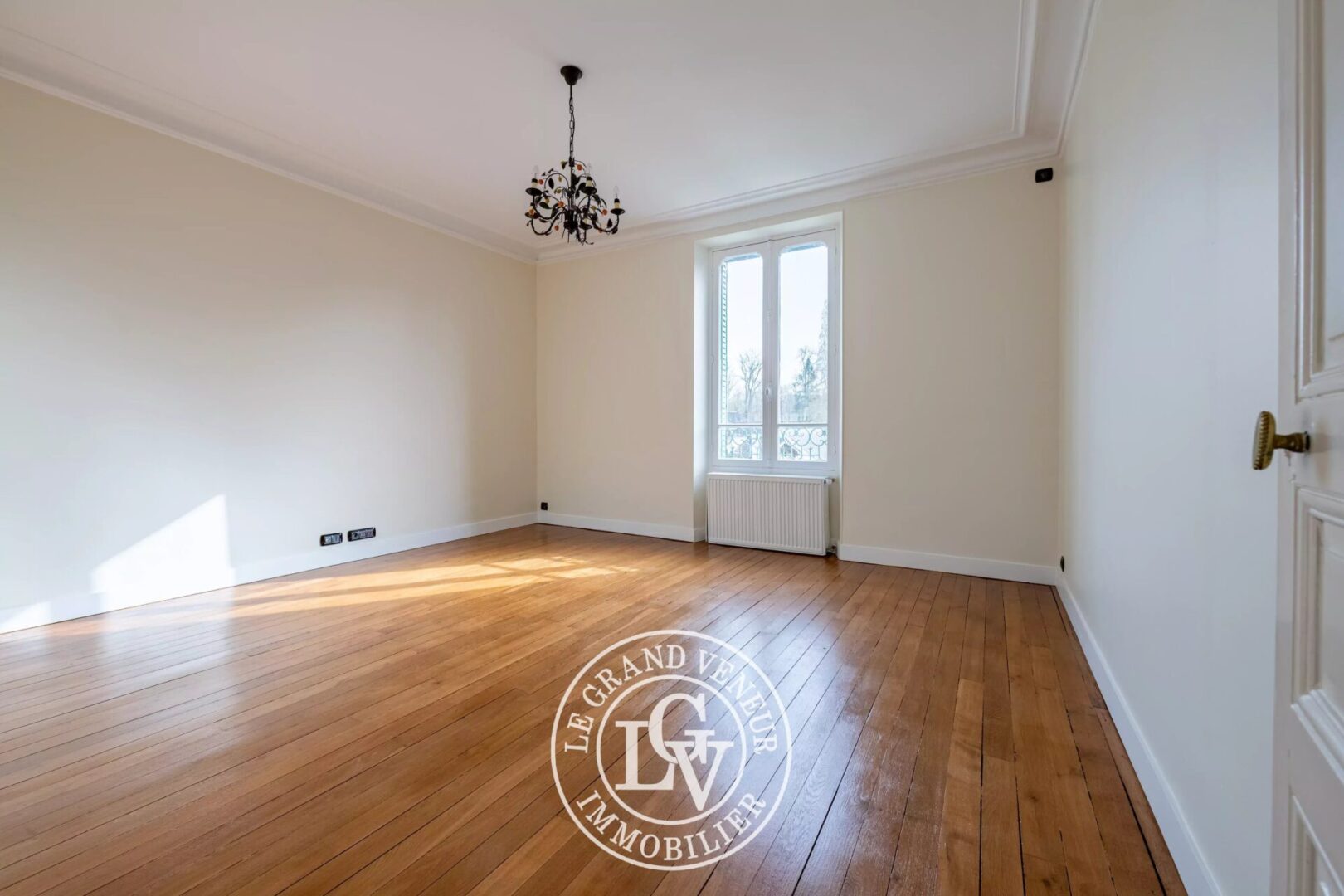 PROCHE FONTAINEBLEAU – VULAINES SUR SEINE – MAISON DE MAÎTRE DE 289 M² ET APPARTEMENT INDÉPENDANT DE 41 M² SUR UN BEAU JARDIN PAYSAGER DE 1989 M²
