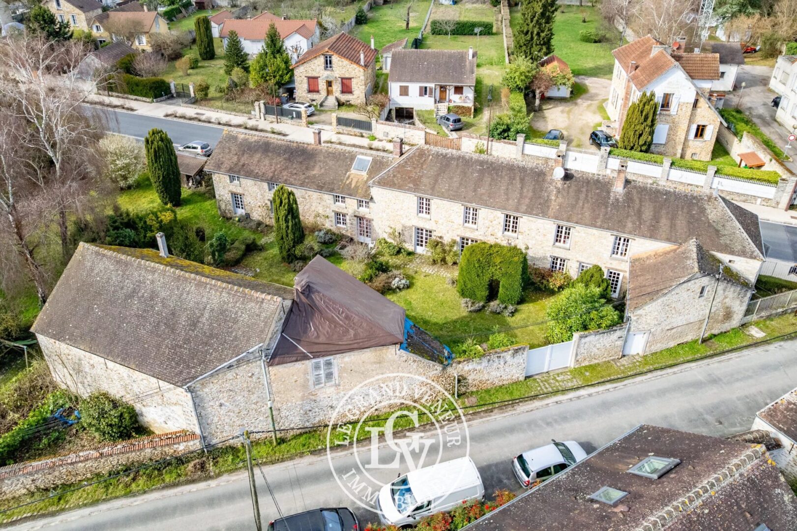 4MN DE BARBIZON – À PERTHES-EN-GÂTINAIS- AUTHENTIQUE LONGÈRE 386M² – GRANGE 100M² AU SOL – CAVE VOUTÉE – JARDIN CLOS 2000M²
