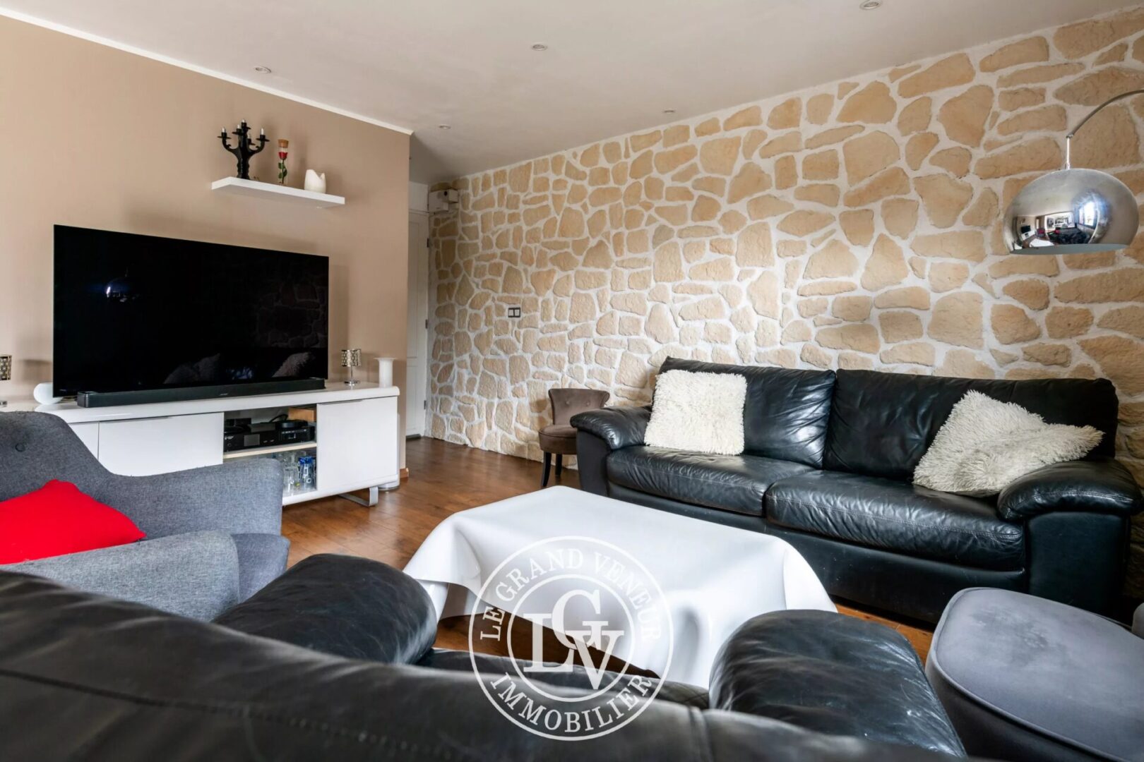 PROCHE FONTAINEBLEAU – THOMERY – MAISON FAMILIALE DE 180 M²  – ENVIRONNEMENT CALME ET RECHERCHÉ