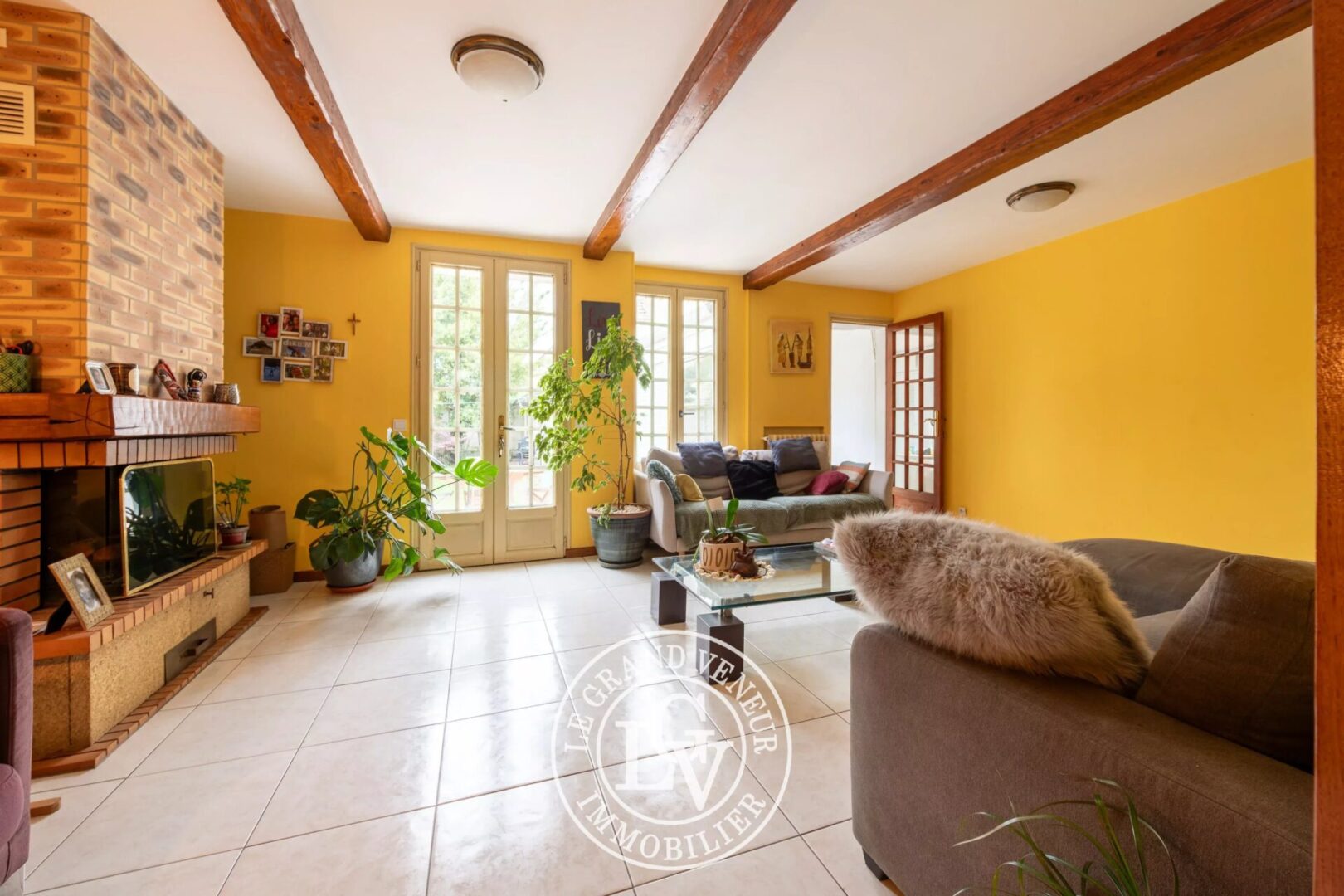 AVON – A PROXIMITÉ DE LA FORÊT – MAISON FAMILIALE DE 118M2 AVEC DÉPENDANCE