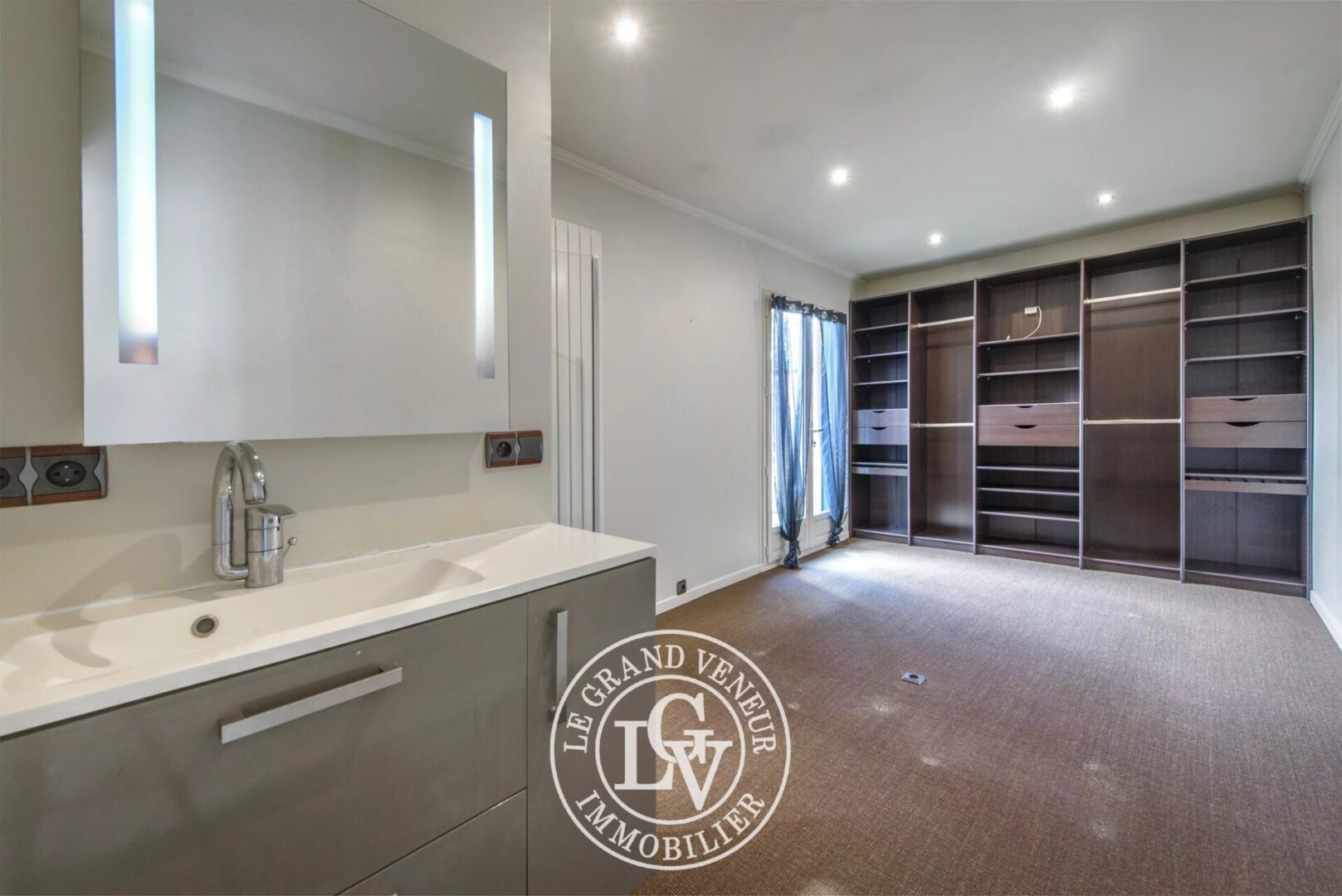 FONTAINEBLEAU – APPARTEMENT SPACIEUX DE 182 M² AVEC PATIO