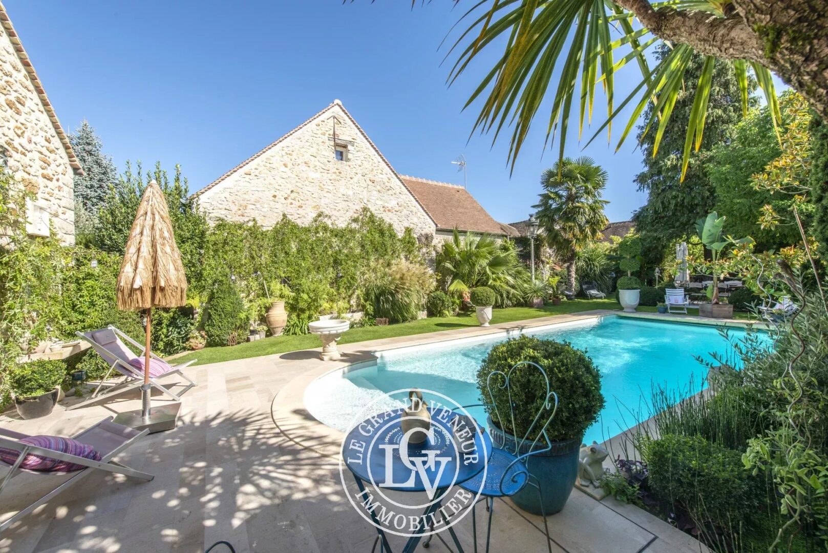 4 MIN DE BARBIZON – À PERTHES-EN-GÂTINAIS – AUTHENTIQUE PROPRIÉTÉ TRADITIONNELLE RÉNOVÉE DE 5 CHAMBRES ET DÉPENDANCE- PISCINE- JARDIN CLOS ET PAYSAGER