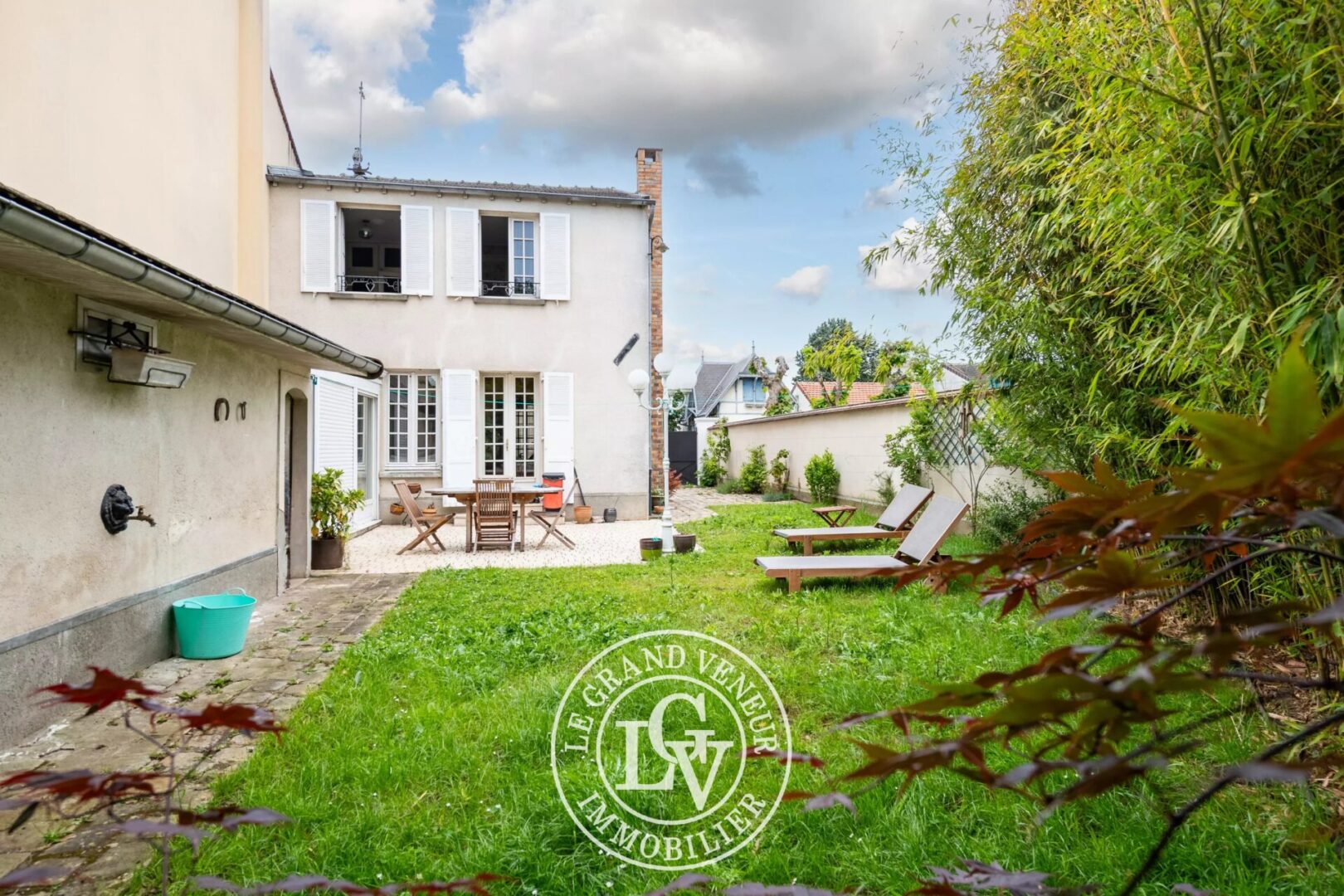 AVON – A PROXIMITÉ DE LA FORÊT – MAISON FAMILIALE DE 118M2 AVEC DÉPENDANCE