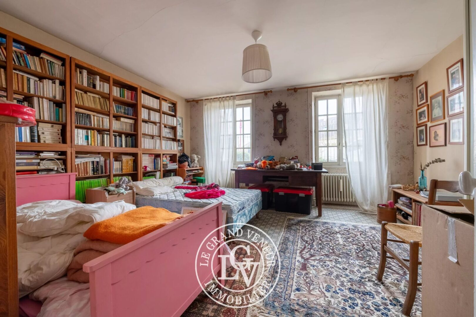 4MN DE BARBIZON – À PERTHES-EN-GÂTINAIS- AUTHENTIQUE LONGÈRE 386M² – GRANGE 100M² AU SOL – CAVE VOUTÉE – JARDIN CLOS 2000M²