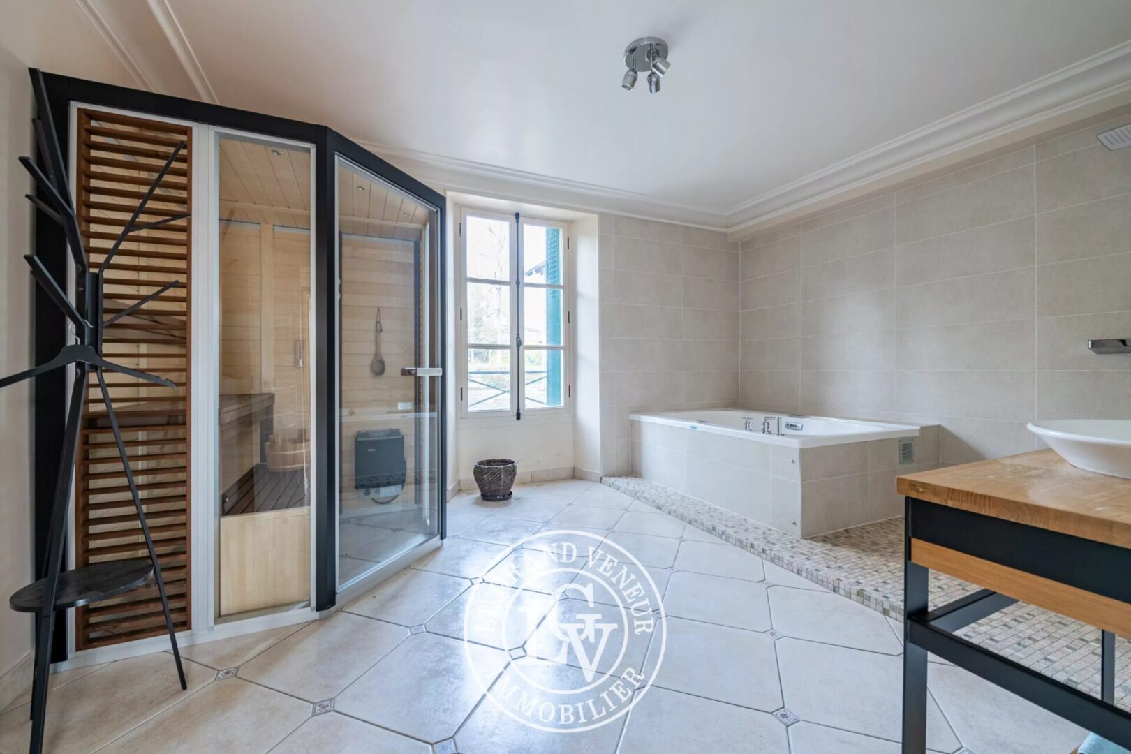 PROCHE FONTAINEBLEAU – VULAINES SUR SEINE – MAISON DE MAÎTRE DE 289 M² ET APPARTEMENT INDÉPENDANT DE 41 M² SUR UN BEAU JARDIN PAYSAGER DE 1989 M²