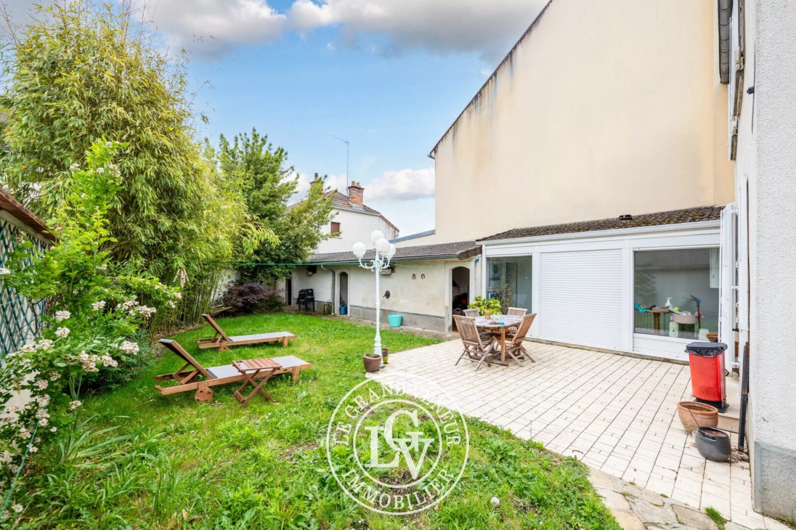 AVON – A PROXIMITÉ DE LA FORÊT – MAISON FAMILIALE DE 118M2 AVEC DÉPENDANCE