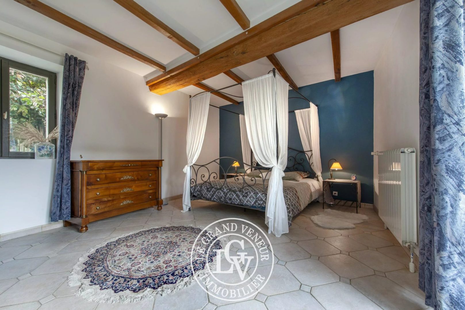 SOUS PROMESSE – CHARMANTE MAISON EN PIERRE ET SON JARDIN BUCCOLIQUE