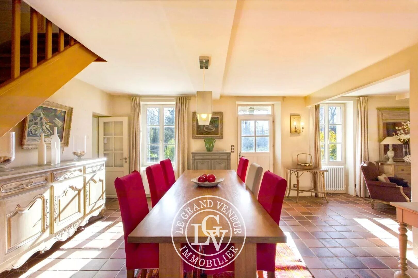 PROCHE FONTAINEBLEAU – DORMELLES – MAISON DE CHARME ET SA GRANGE SUR UN GRAND TERRAIN DE 3 600 M²