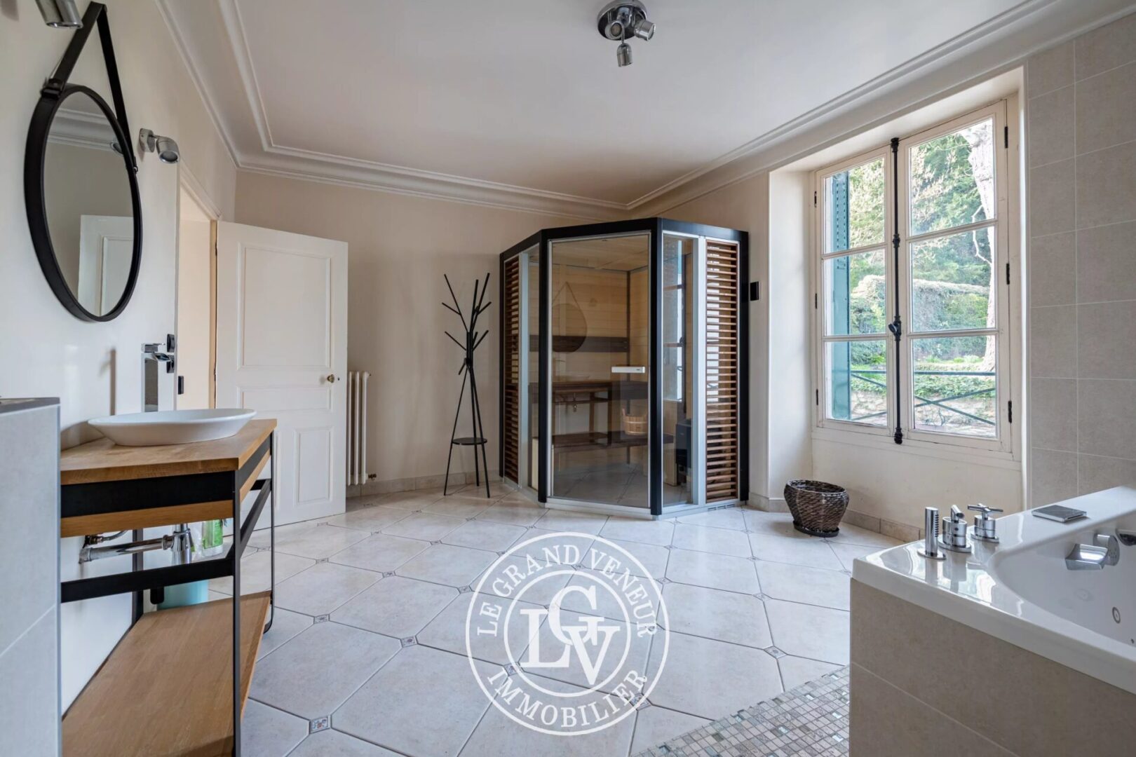 PROCHE FONTAINEBLEAU – VULAINES SUR SEINE – MAISON DE MAÎTRE DE 289 M² ET APPARTEMENT INDÉPENDANT DE 41 M² SUR UN BEAU JARDIN PAYSAGER DE 1989 M²