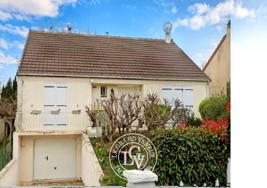 MAISON DE PLAIN PIED SUR SOUS SOL TOTAL ET JARDIN PAYSAGÉ DE 693M² – 700M À PIEDS DE LA GARE