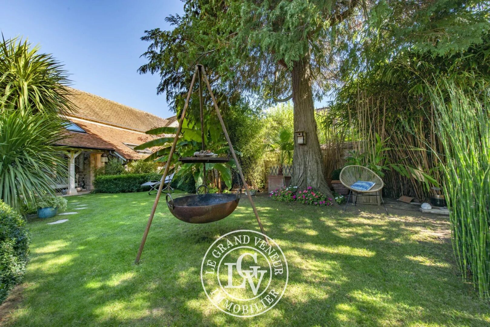 4 MIN DE BARBIZON – À PERTHES-EN-GÂTINAIS – AUTHENTIQUE PROPRIÉTÉ TRADITIONNELLE RÉNOVÉE DE 5 CHAMBRES ET DÉPENDANCE- PISCINE- JARDIN CLOS ET PAYSAGER