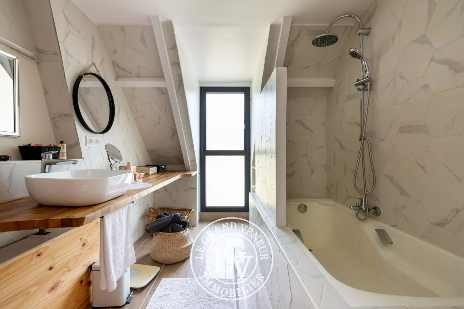 30 MIN SUD FONTAINEBLEAU – PALEY – MAISON DE CHARME DE 150 M² AVEC PISCINE SUR 3500 M² DE TERRAIN AU CALME ABSOLU