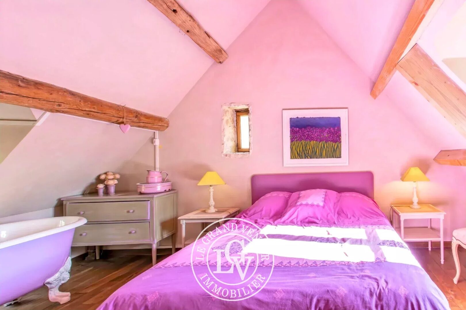 PROCHE FONTAINEBLEAU – DORMELLES – MAISON DE CHARME ET SA GRANGE SUR UN GRAND TERRAIN DE 3 600 M²
