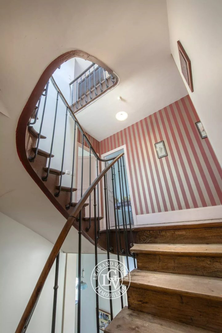 SAMOIS SUR SEINE – MAISON DE CARACTÈRE AU COEUR DU VILLAGE – 117 M²