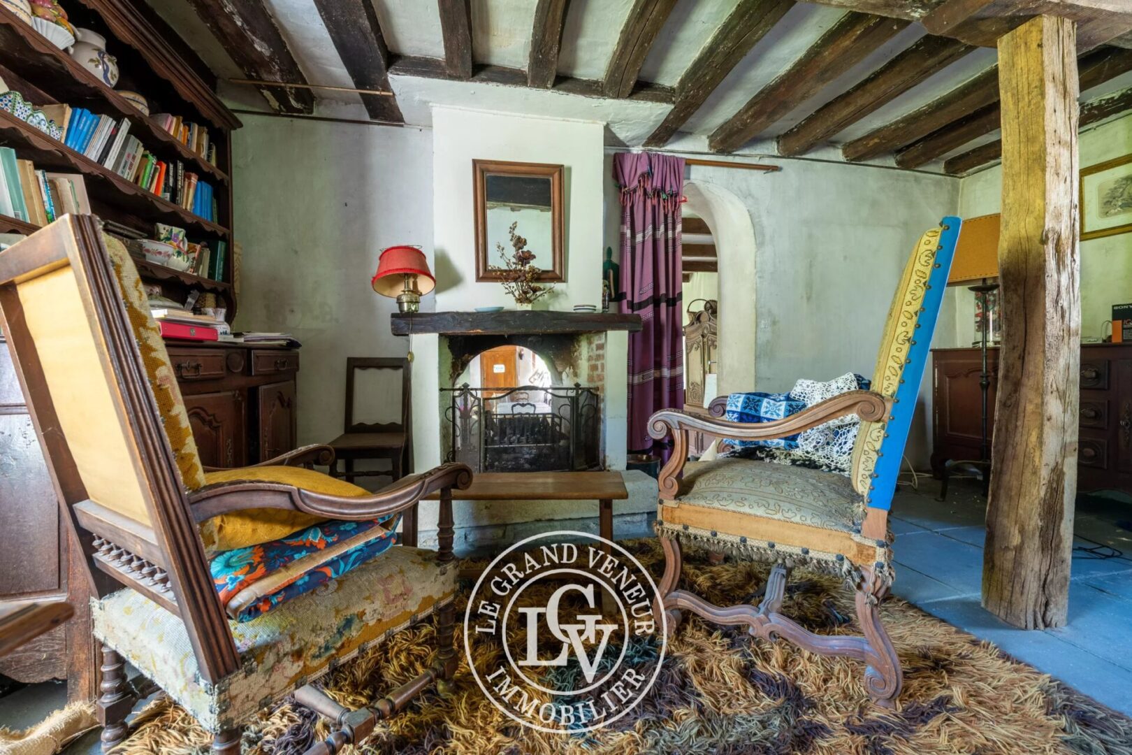 20MN DE FONTAINEBLEAU – À DORMELLES- DEUX FERMETTES 235M² HABITABLES – 8 CHAMBRES – JARDIN CLOS 1809M²