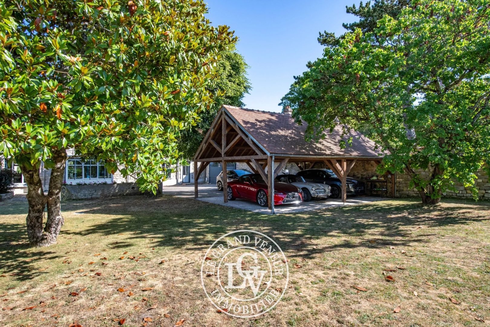 PROCHE FONTAINEBLEAU – BOURRON MARLOTTE – LONGÈRE D’EXCEPTION DE 414 M² AVEC PISCINE COUVERTE ET SON PARC DE 2575 M²