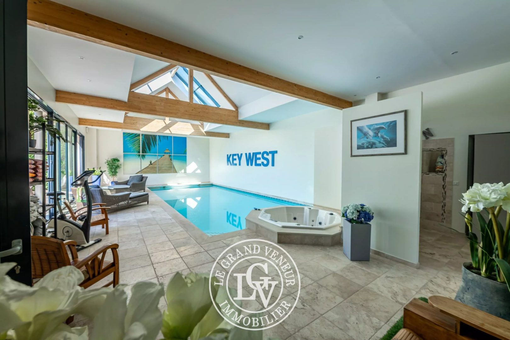 PROCHE FONTAINEBLEAU – BOURRON MARLOTTE – LONGÈRE D’EXCEPTION DE 414 M² AVEC PISCINE COUVERTE ET SON PARC DE 2575 M²
