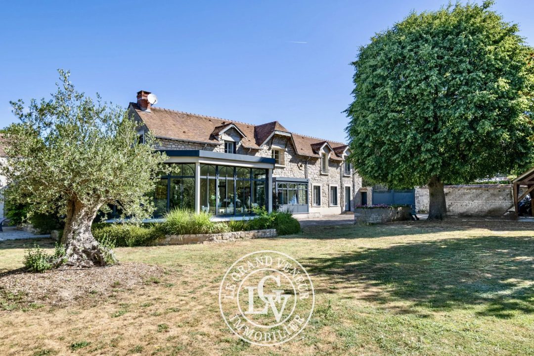 PROCHE FONTAINEBLEAU – BOURRON MARLOTTE – LONGÈRE D&rsquo;EXCEPTION DE 414 M² AVEC PISCINE COUVERTE ET SON PARC DE 2575 M²