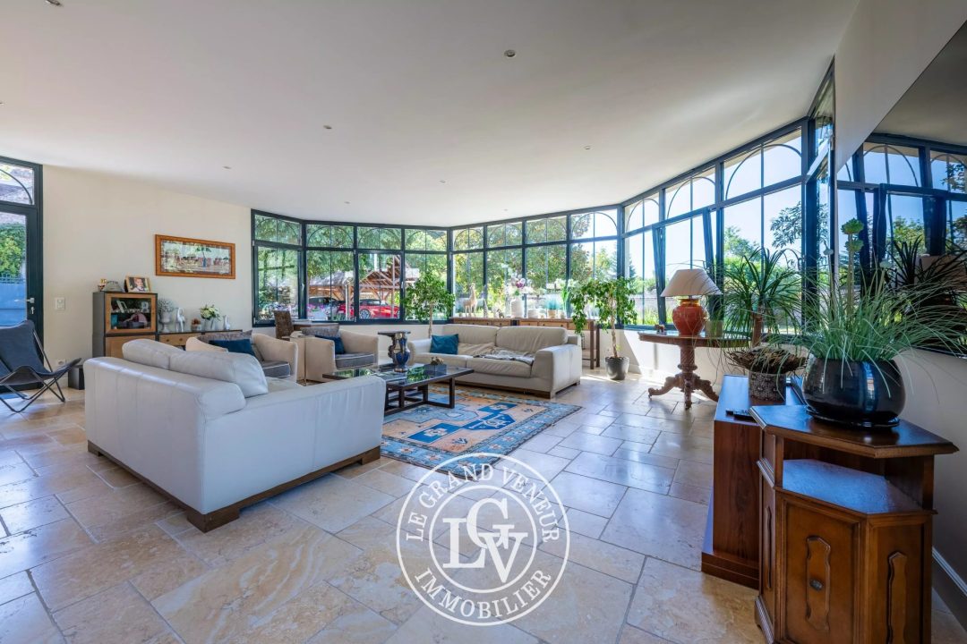 PROCHE FONTAINEBLEAU – BOURRON MARLOTTE – LONGÈRE D&rsquo;EXCEPTION DE 414 M² AVEC PISCINE COUVERTE ET SON PARC DE 2575 M²