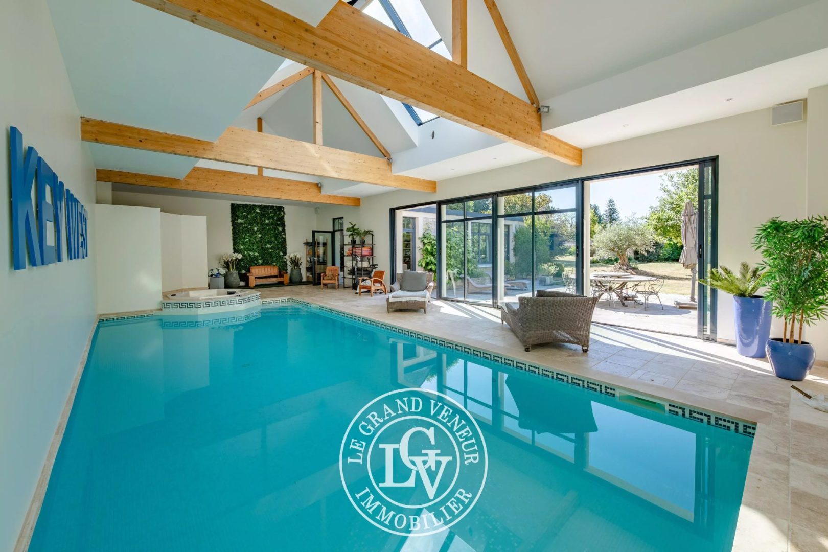 PROCHE FONTAINEBLEAU – BOURRON MARLOTTE – LONGÈRE D’EXCEPTION DE 414 M² AVEC PISCINE COUVERTE ET SON PARC DE 2575 M²