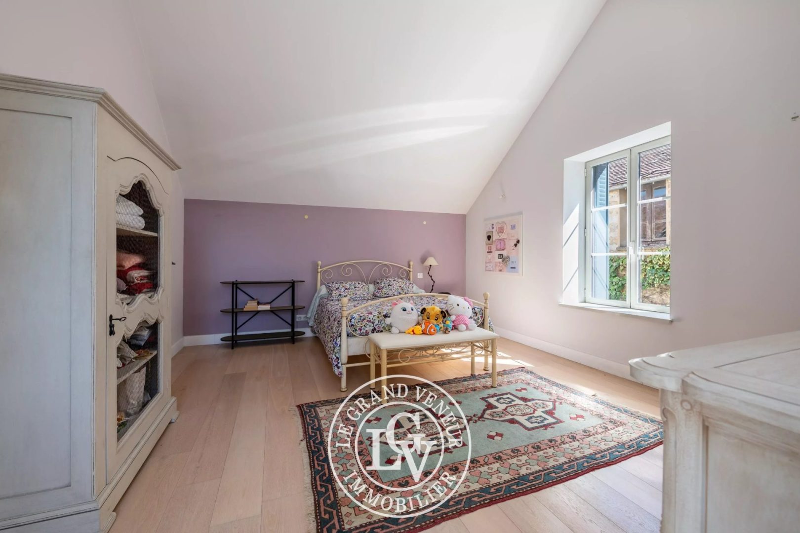 PROCHE FONTAINEBLEAU – BOURRON MARLOTTE – LONGÈRE D’EXCEPTION DE 414 M² AVEC PISCINE COUVERTE ET SON PARC DE 2575 M²