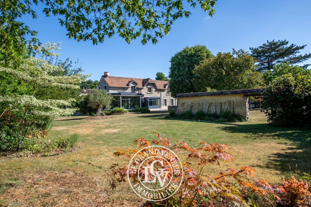 PROCHE FONTAINEBLEAU – BOURRON MARLOTTE – LONGÈRE D&rsquo;EXCEPTION DE 414 M² AVEC PISCINE COUVERTE ET SON PARC DE 2575 M²