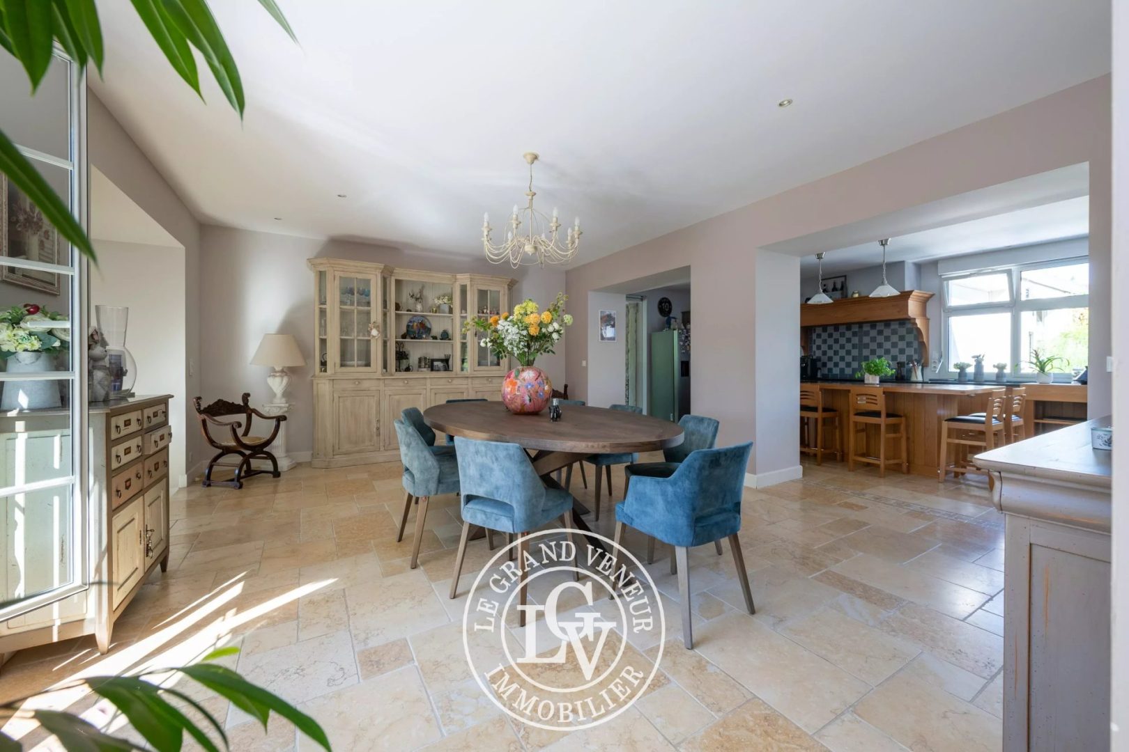 PROCHE FONTAINEBLEAU – BOURRON MARLOTTE – LONGÈRE D’EXCEPTION DE 414 M² AVEC PISCINE COUVERTE ET SON PARC DE 2575 M²