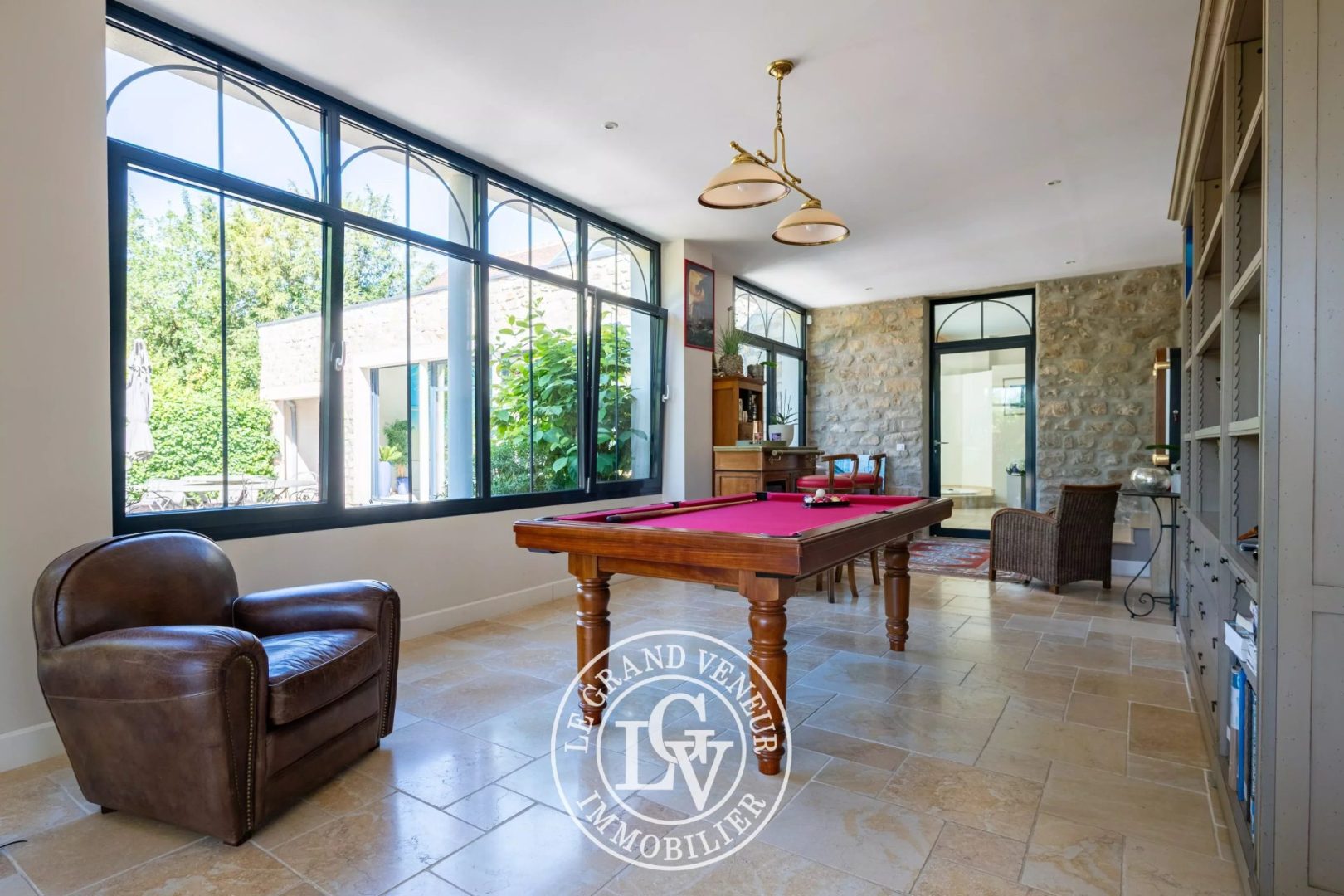 PROCHE FONTAINEBLEAU – BOURRON MARLOTTE – LONGÈRE D’EXCEPTION DE 414 M² AVEC PISCINE COUVERTE ET SON PARC DE 2575 M²