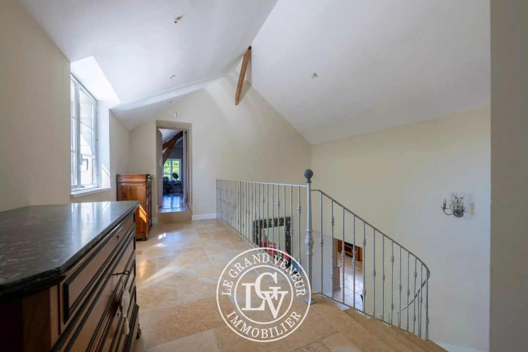 PROCHE FONTAINEBLEAU – BOURRON MARLOTTE – LONGÈRE D&rsquo;EXCEPTION DE 414 M² AVEC PISCINE COUVERTE ET SON PARC DE 2575 M²