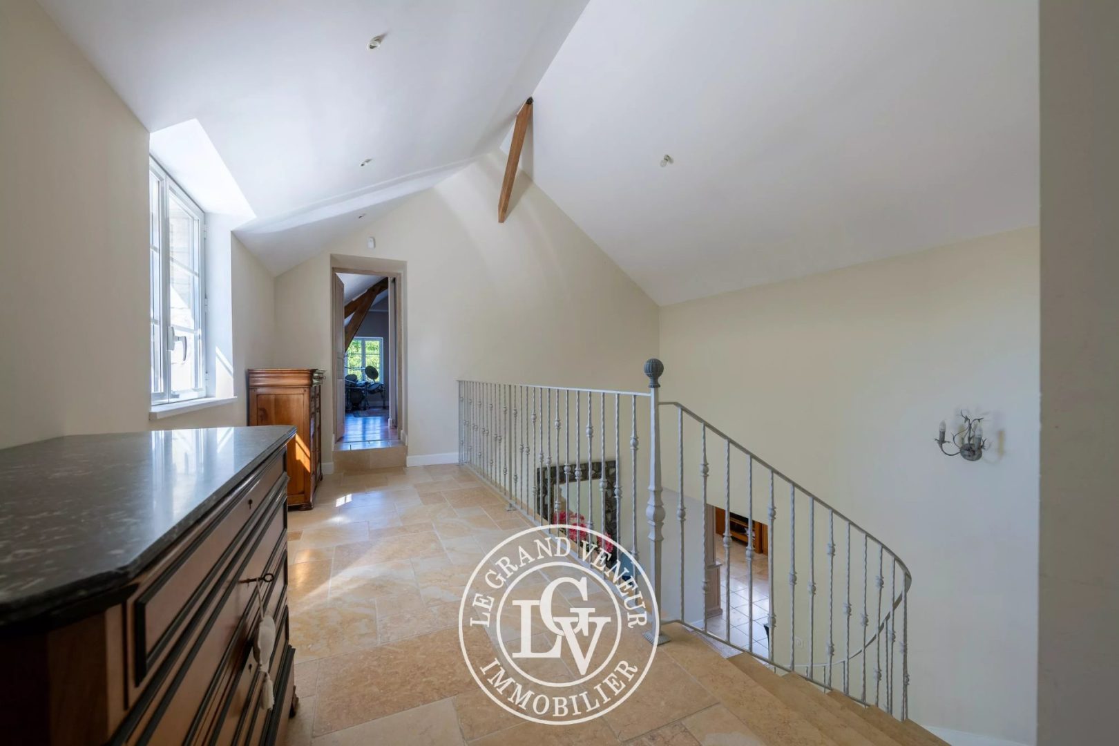 PROCHE FONTAINEBLEAU – BOURRON MARLOTTE – LONGÈRE D’EXCEPTION DE 414 M² AVEC PISCINE COUVERTE ET SON PARC DE 2575 M²