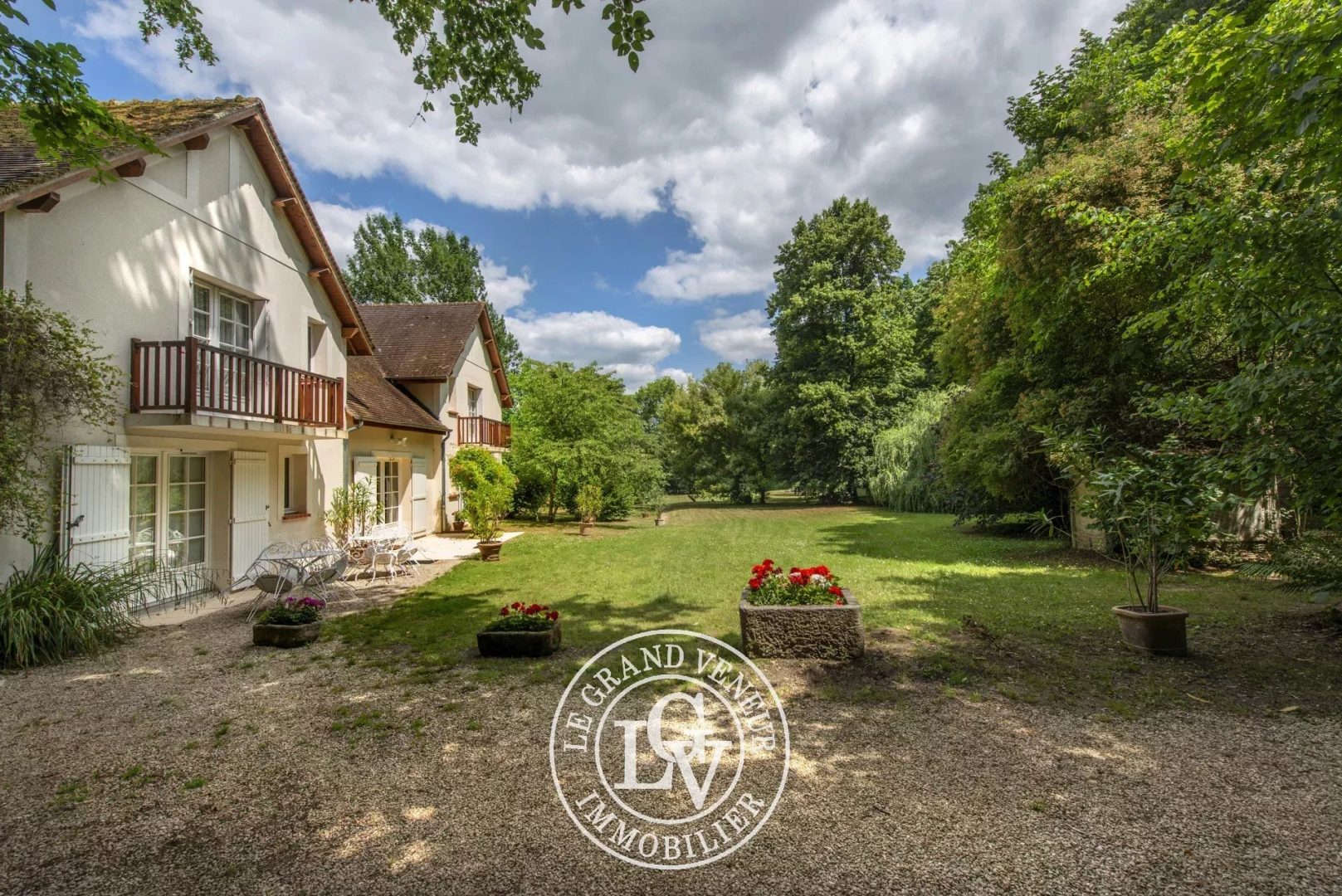 BOIS-LE-ROI – MAISON DE COLIVING / PROJET LOCATIF – 7 SUITES AVEC SALLES DE BAINS PRIVATIVES DANS UN DOMAINE PRIVÉ